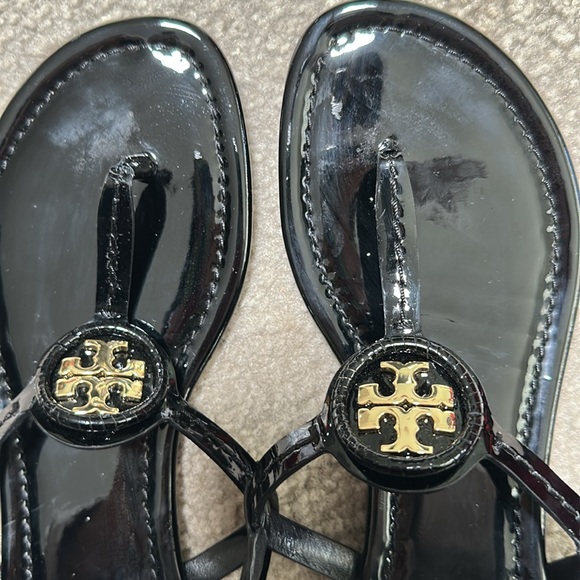 Tory Burch Dillan Patent leather sandal barely worn - Picture 4 of 5